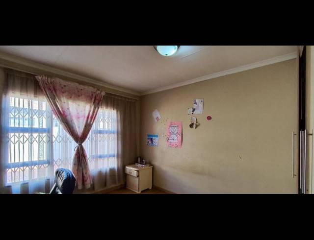 4 BEDROOM HOUSE FOR SALE IN DAWN PARK EXT